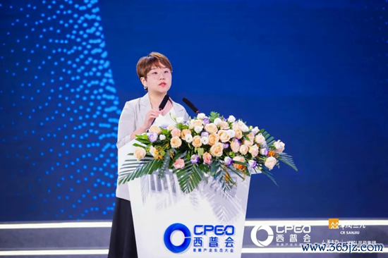 中康科技商用数据职业部总司理廖洪惠于大会现场演讲